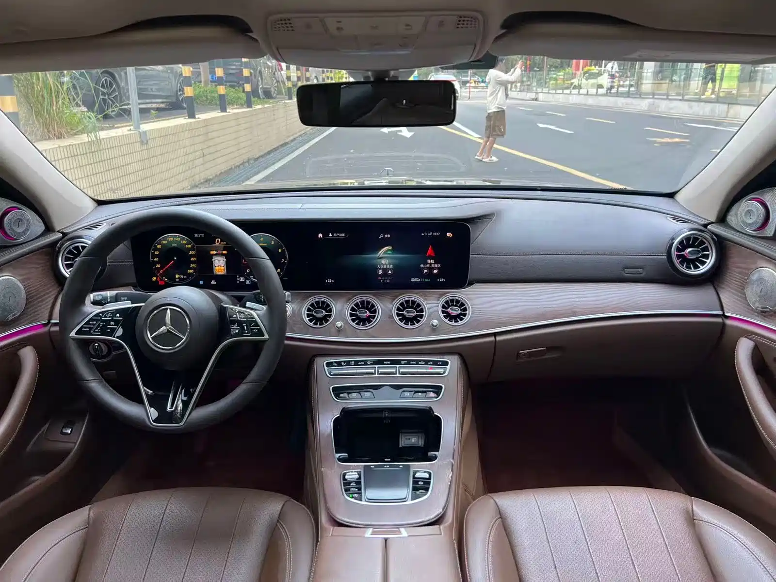 Photo 9 - Mercedes-Benz E-Class