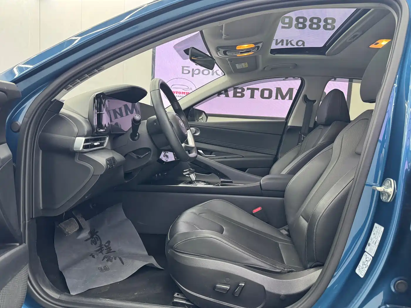 Hyundai Elantra 2022 1.5L CVT LUX Premium Edition фото 4