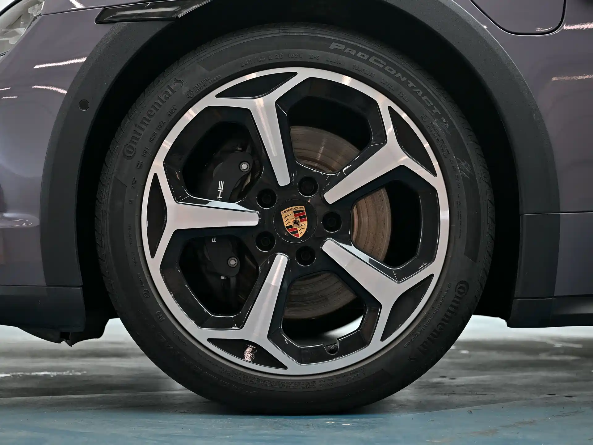 Photo 9 - Porsche Taycan