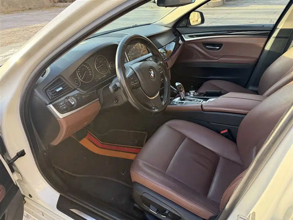 BMW 5 Series 2017 525Li Leading Edition фото 20