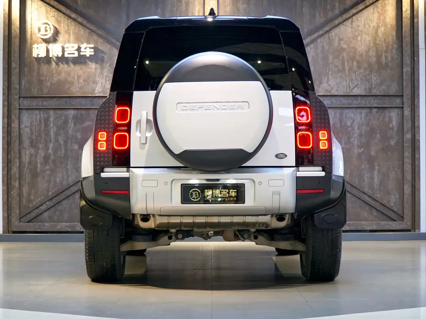 Land Rover Defender 2020 Model 110 P400 HSE фото 3