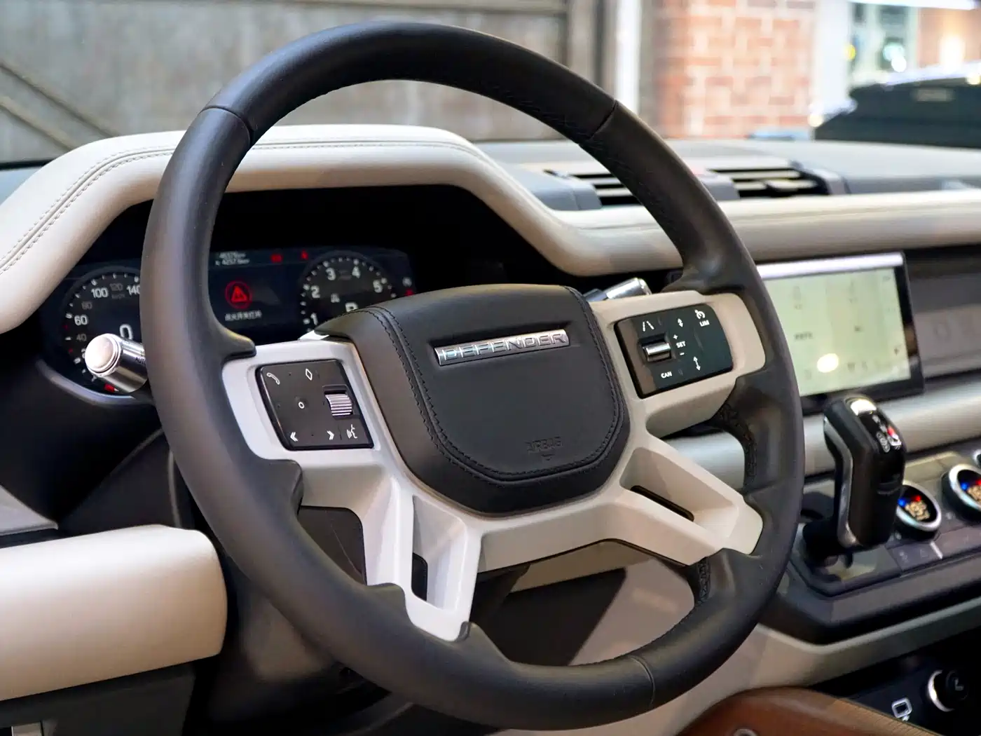 Land Rover Defender 2020 Model 110 P400 HSE фото 18