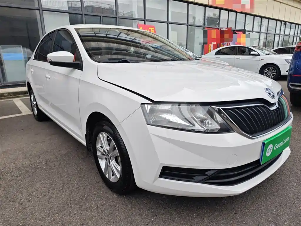 Škoda Rapid 2018 1.6L Manual Standard Edition фото 4