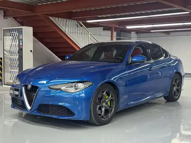 Alfa Romeo Giulia 2017 2.0T 280HP Luxury Edition