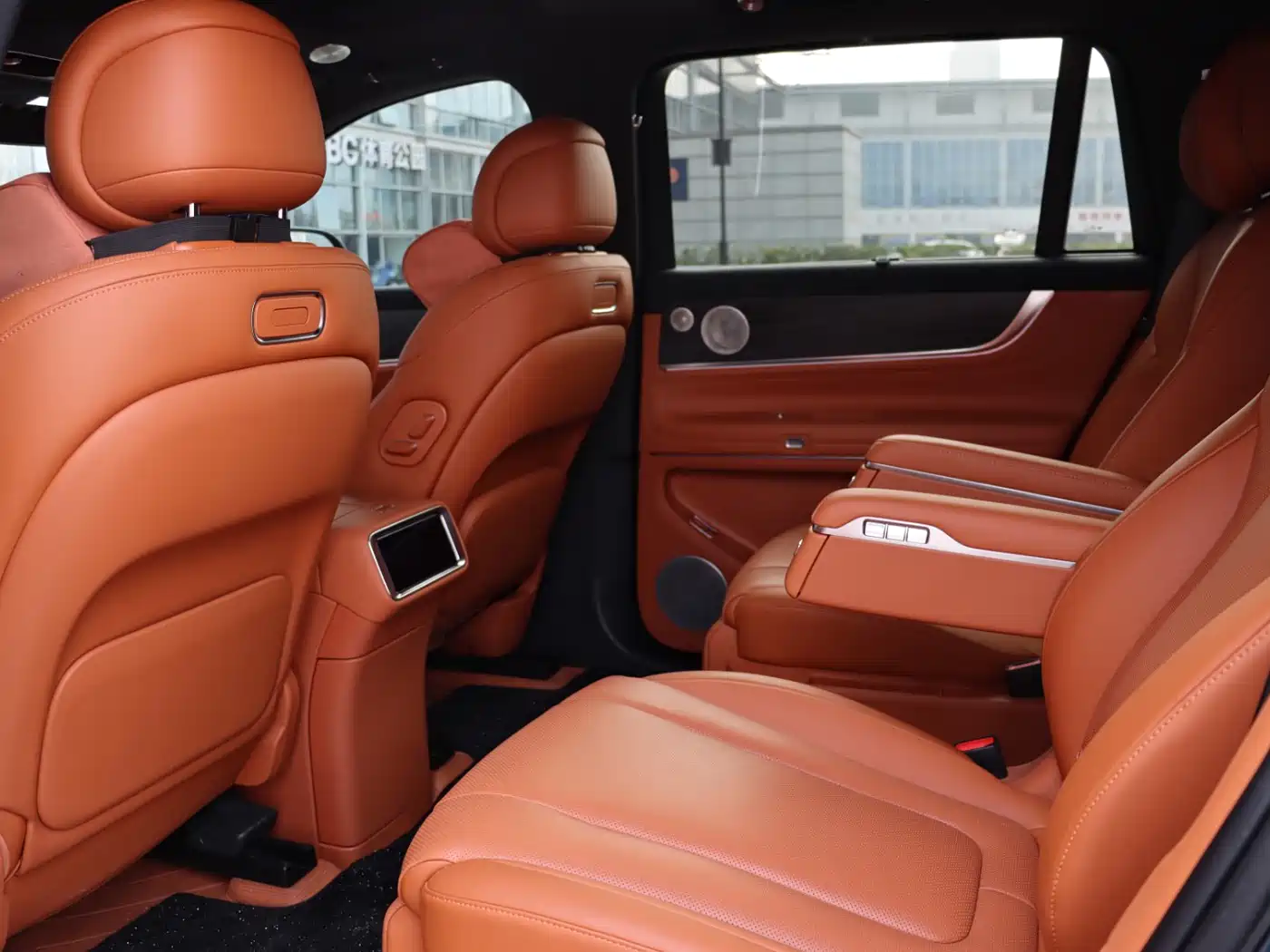 AITO Wenjie AITO M9 2025 Extended Range Max 52kWh 6-Seater фото 10