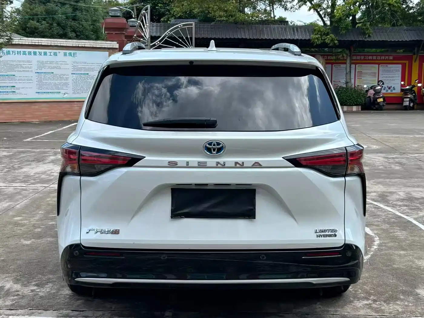 Toyota Sienna 2021 2.5L Hybrid Premium Edition фото 9