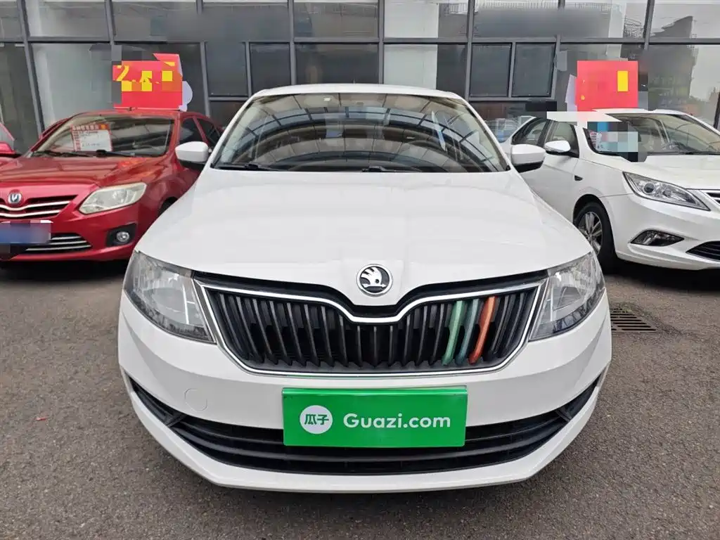 Škoda Rapid 2018 1.6L Manual Standard Edition фото 3