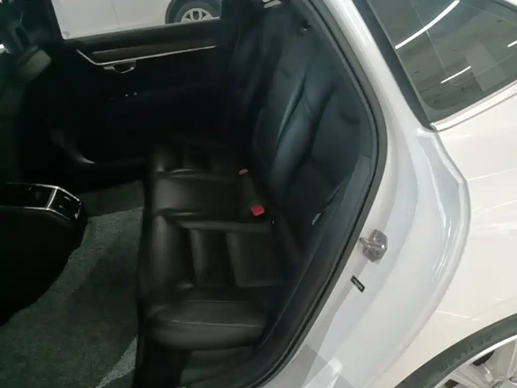 Фото 17 - Volvo S90