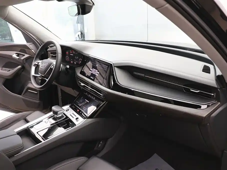 Audi Q6 2024 40 TFSI quattro Cloud View Yulin Package 7-seater фото 24