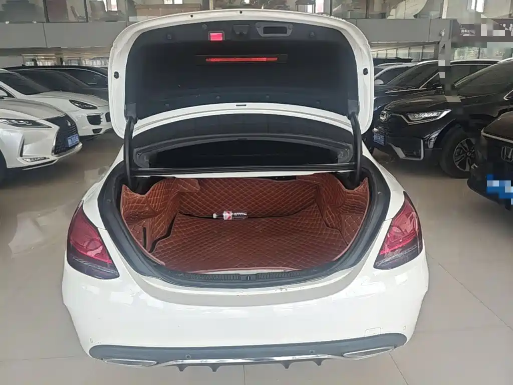 Фото 19 - Mercedes-Benz C-Class