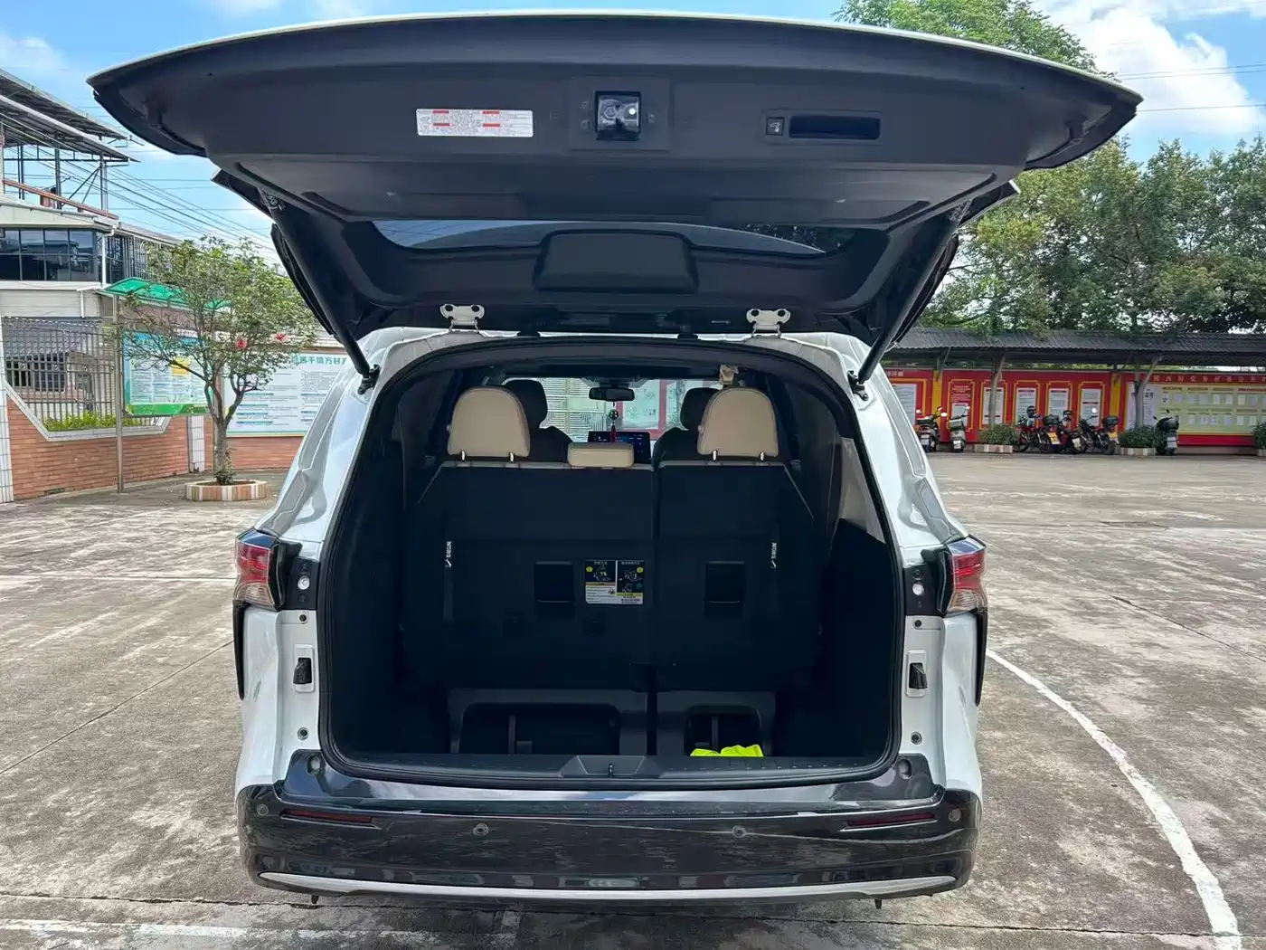 Toyota Sienna 2021 2.5L Hybrid Premium Edition фото 10