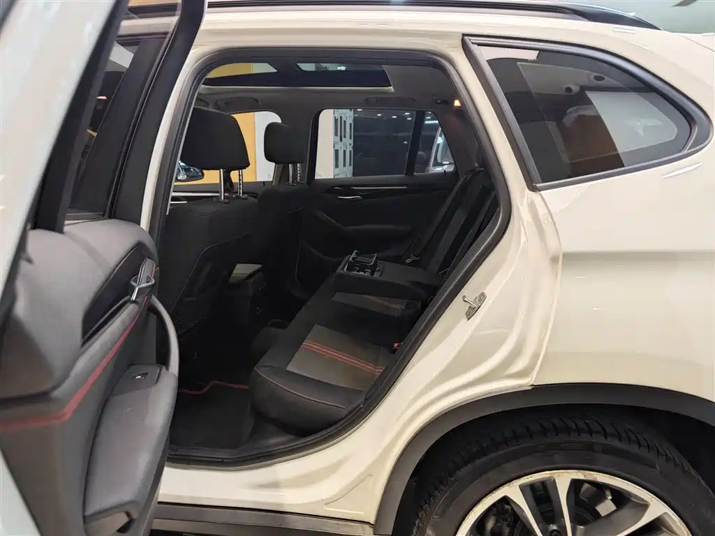 BMW X1 2013 sDrive18i Sport Design Package фото 22