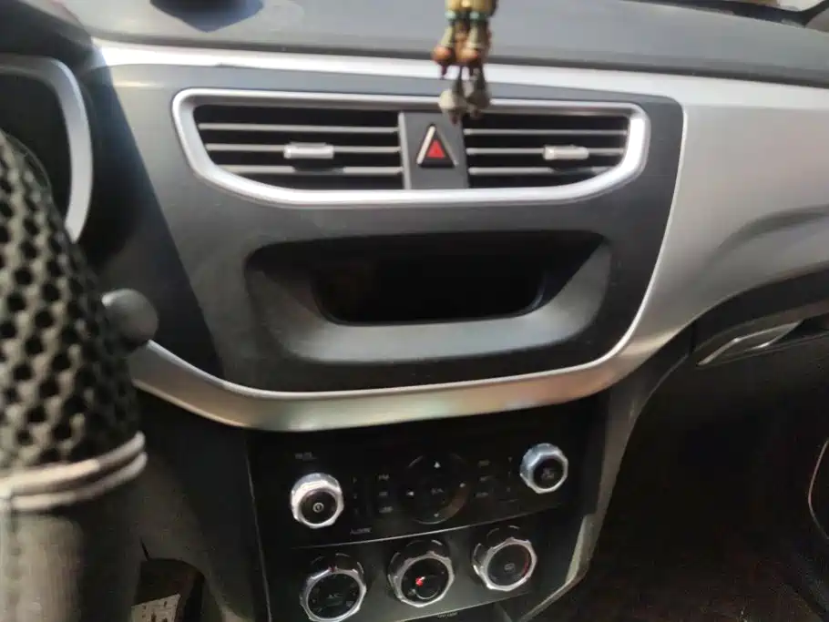 Zhonghua V3 2015 2015 1.5L Manual Smart Edition