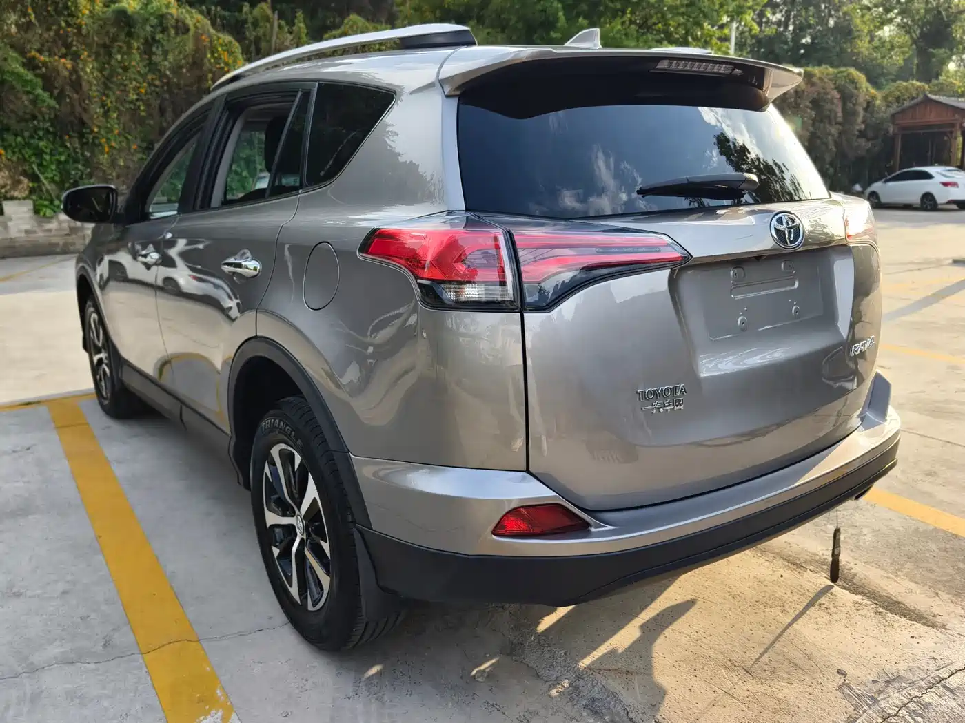 Toyota RAV4 Rongfang 2016 2.0L CVT 2WD Trend (China V) фото 9