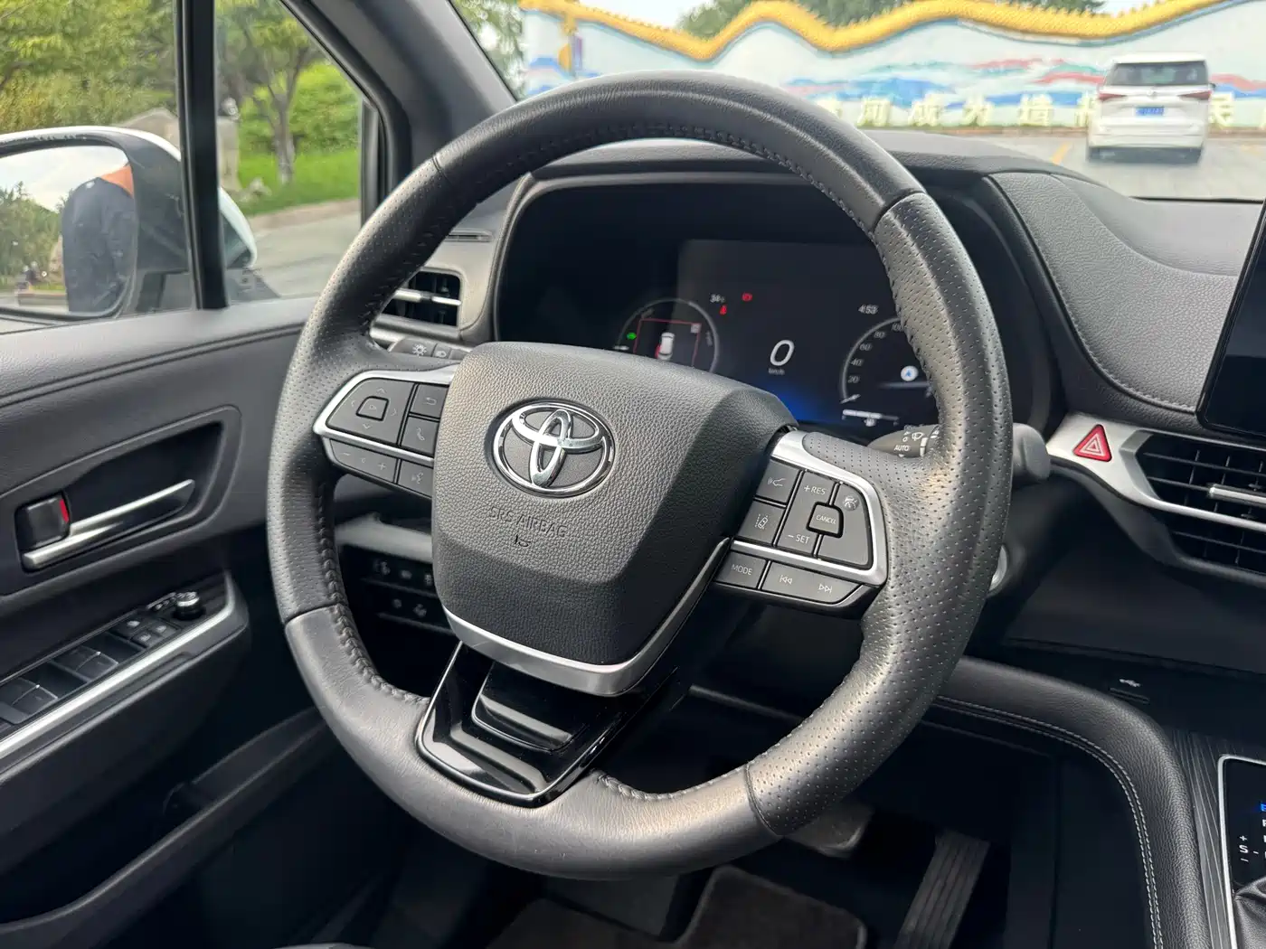Фото 17 - Toyota Sienna