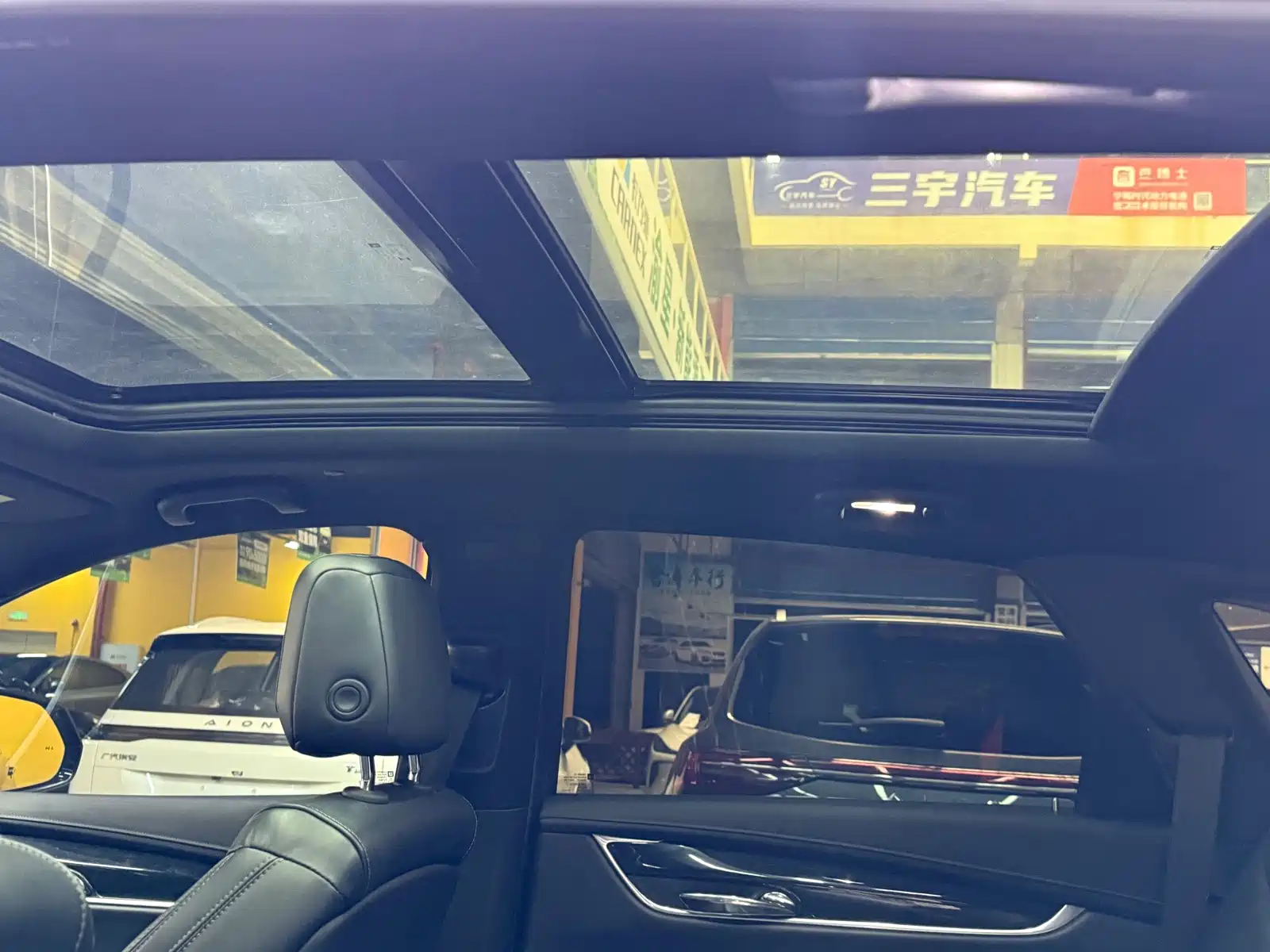 Photo 11 - Cadillac XT5