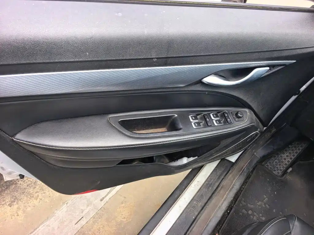 Photo 8 - Geely Vision S1