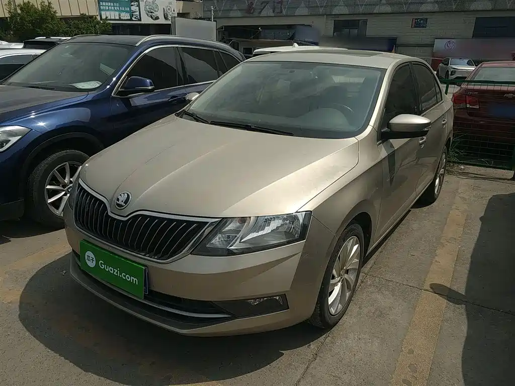 Škoda Rapid 2018 1.6L Automatic Comfort Edition фото 2