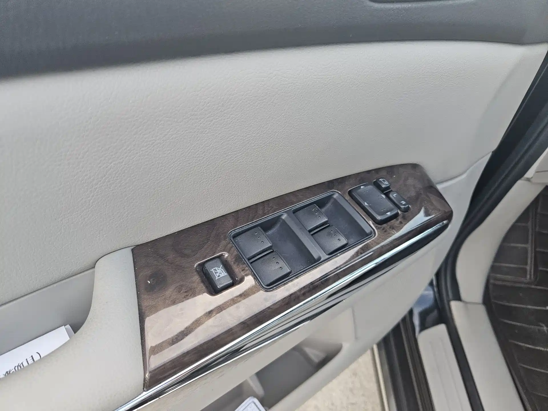 Photo 8 - Mazda 8