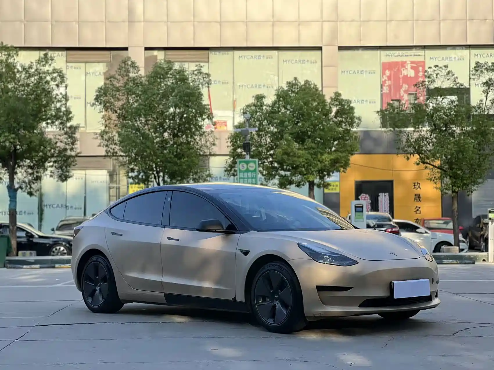 Фото 3 - Tesla Model 3