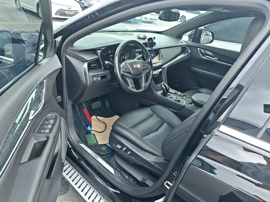 Photo 16 - Cadillac XT5