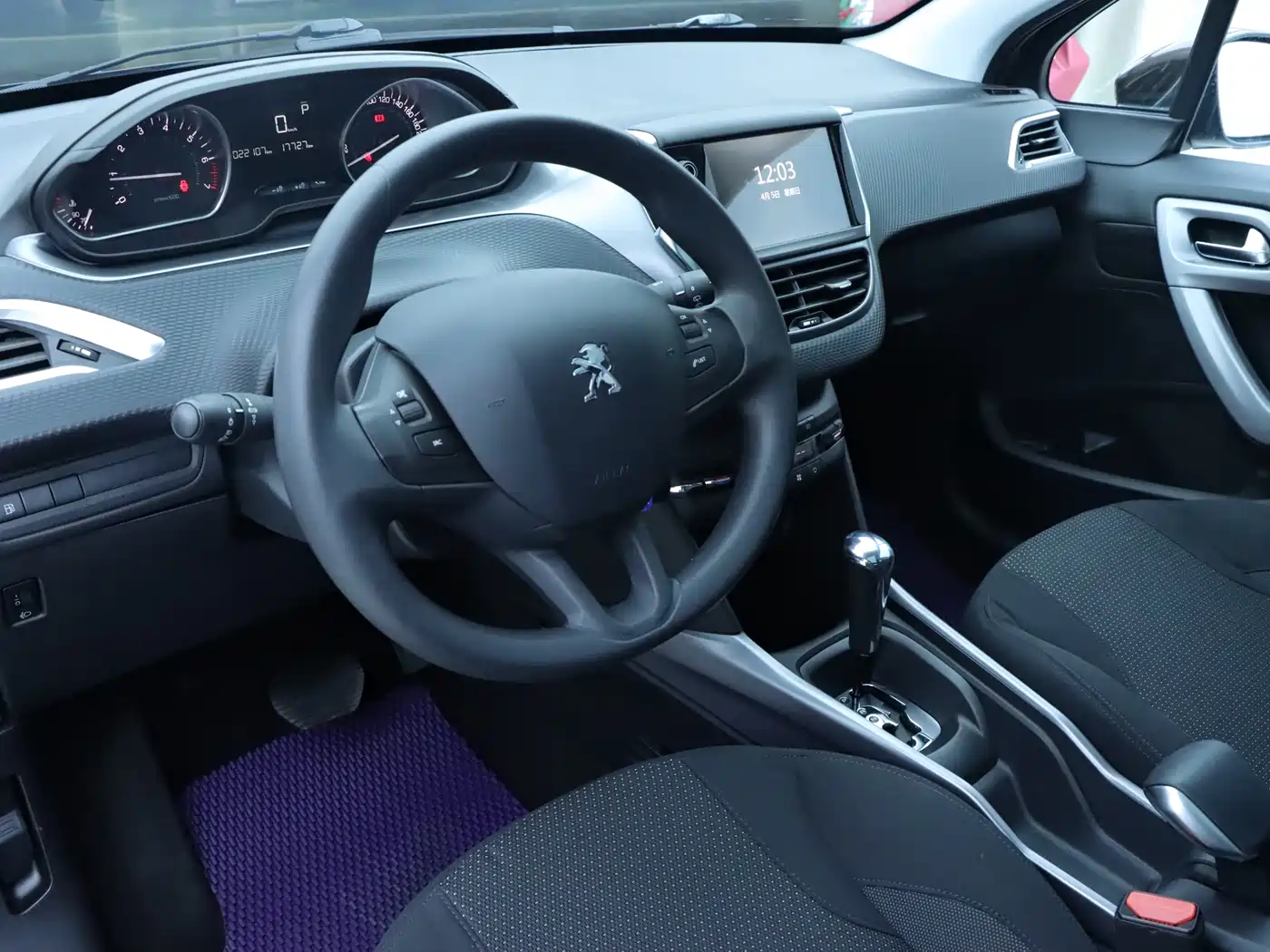 Peugeot 2008 2014 1.6L Automatic Fashion Edition фото 6