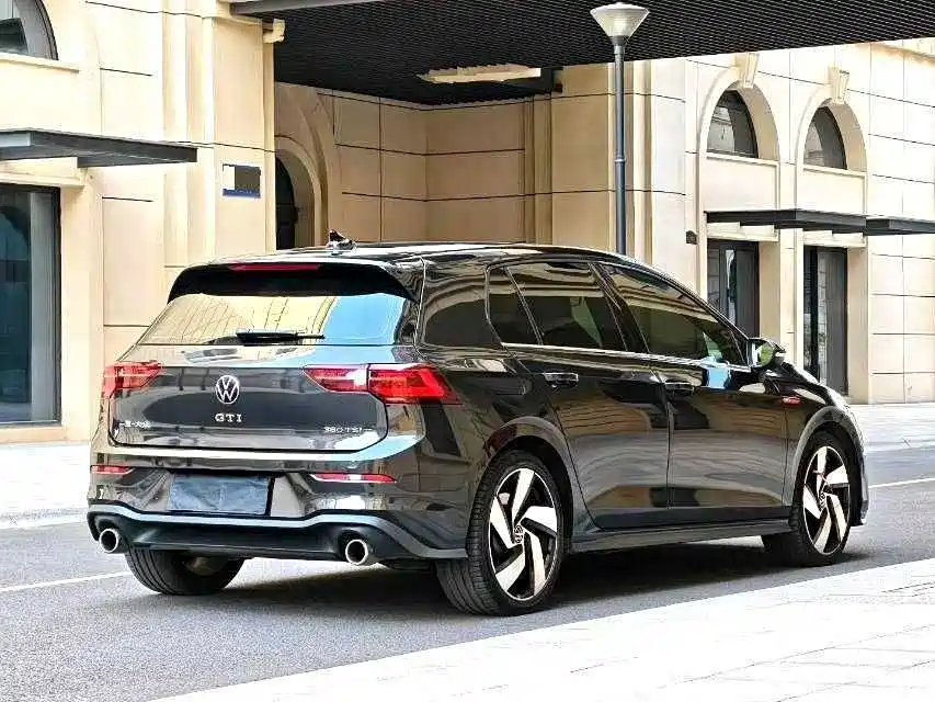 Фото 7 - Volkswagen Golf GTI