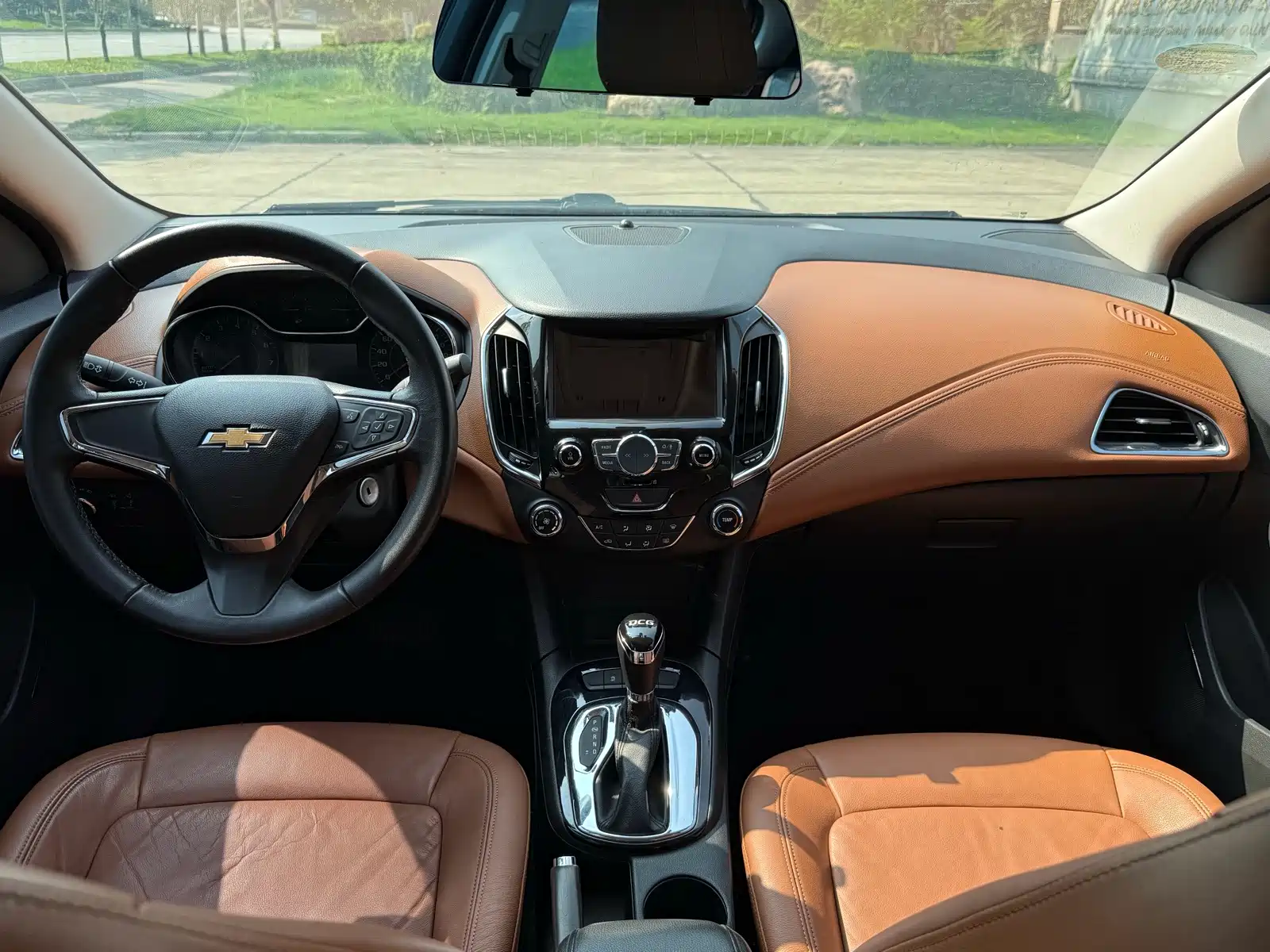 Photo 10 - Chevrolet Cruze