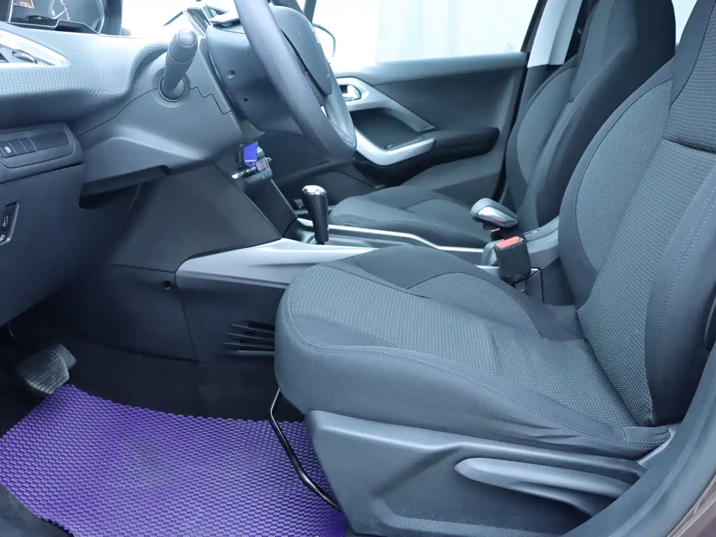 Peugeot 2008 2014 1.6L Automatic Fashion Edition фото 5