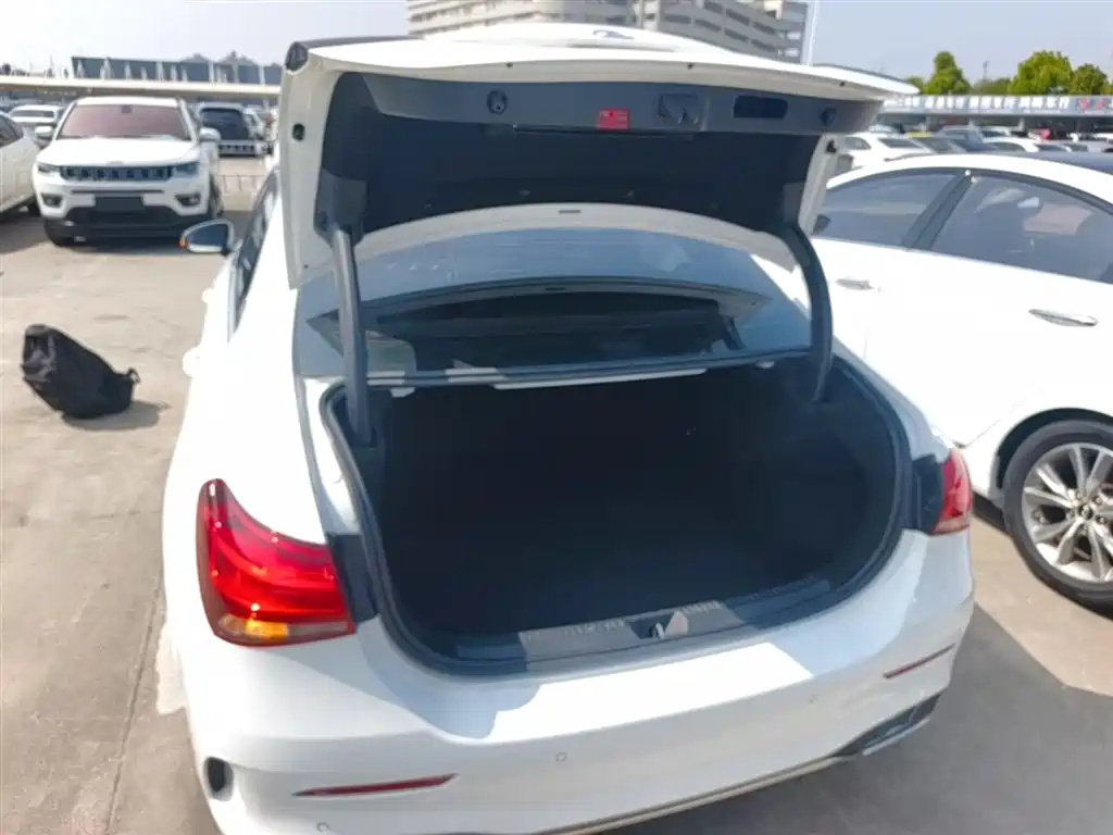 Mercedes-Benz A-Class 2019 A 180 L Sport Sedan фото 19