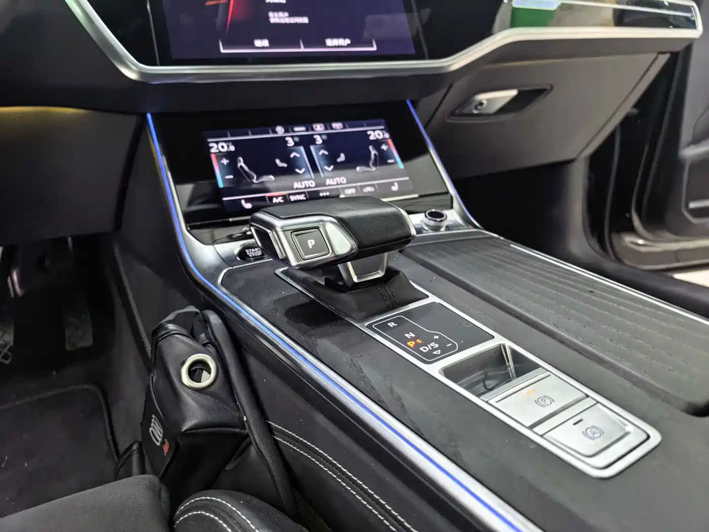 Фото 13 - Audi A6L