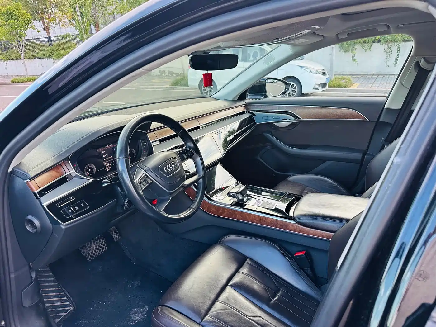 Фото 6 - Audi A8