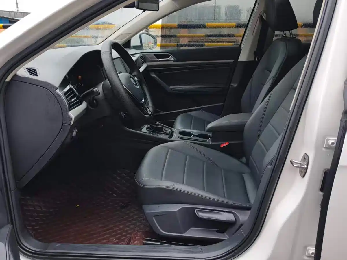 Volkswagen Lavida 2022 1.5L Auto Comfort Edition фото 6