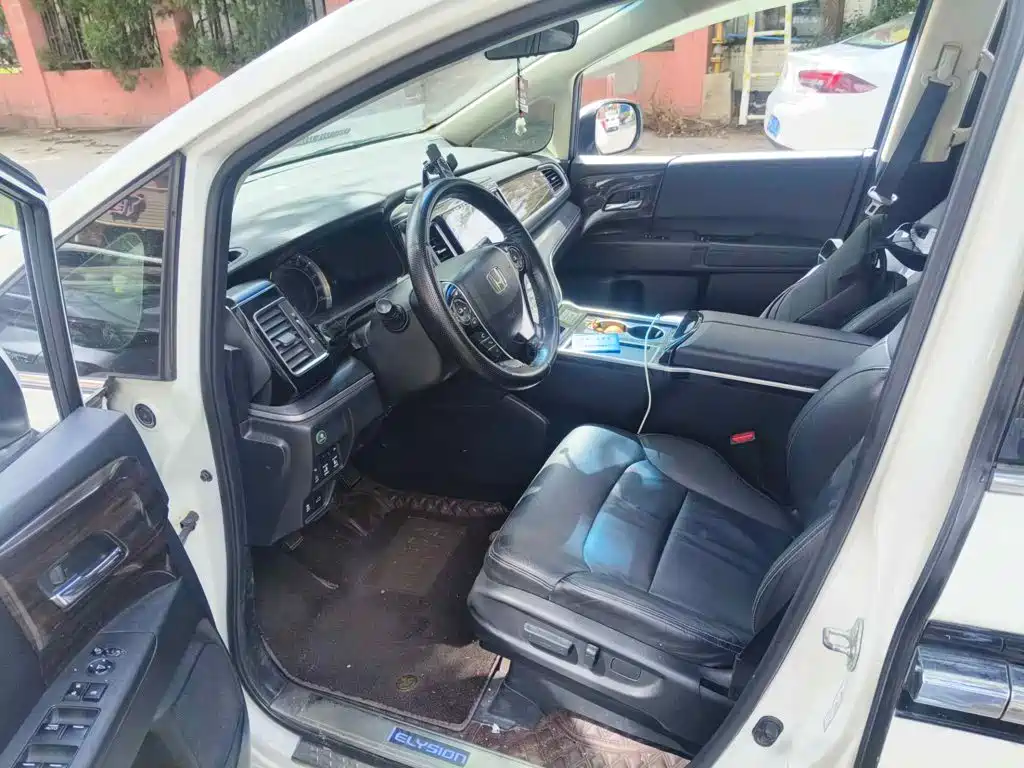Фото 8 - Honda Elysion