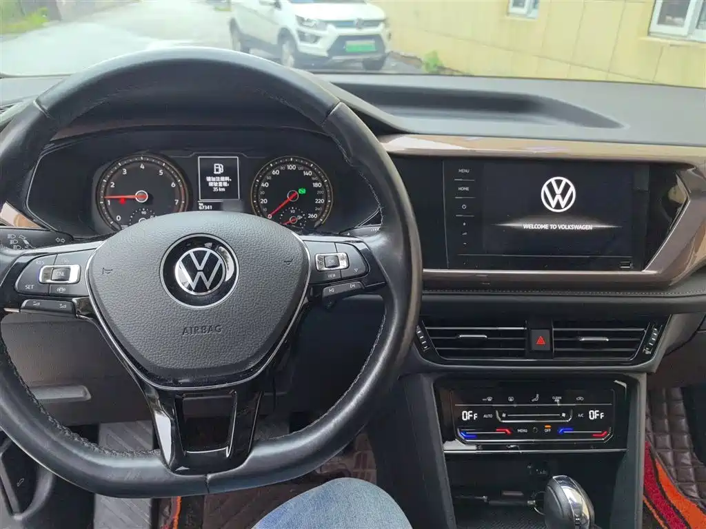 VOLKSWAGEN TUYUE