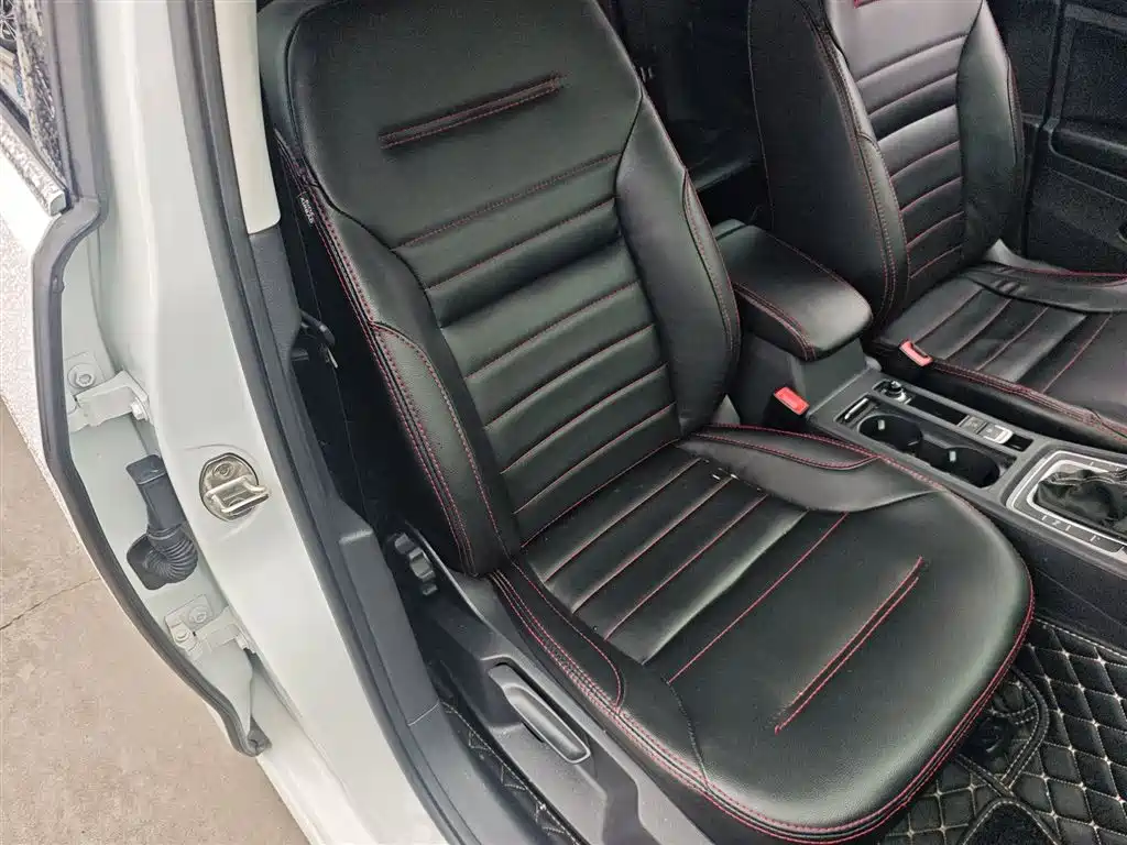 Volkswagen Golf 2016 1.6L Automatic Comfort фото 25