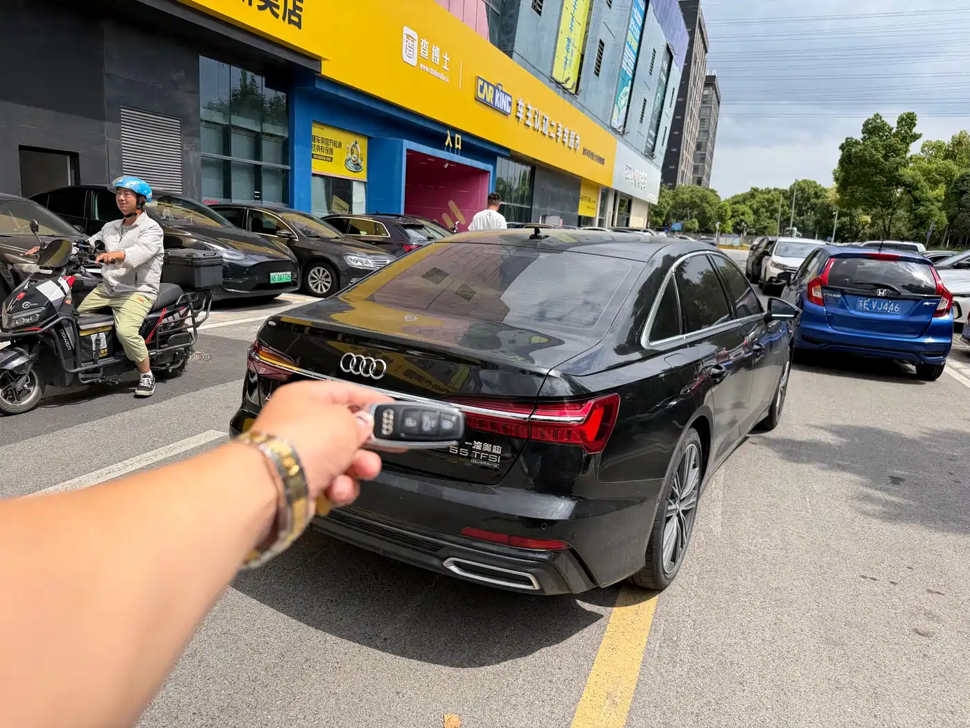 Фото 6 - Audi A6L