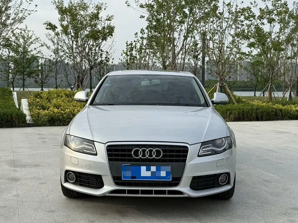 Audi A4L 2012 2.0 TFSI Auto Standard фото 2