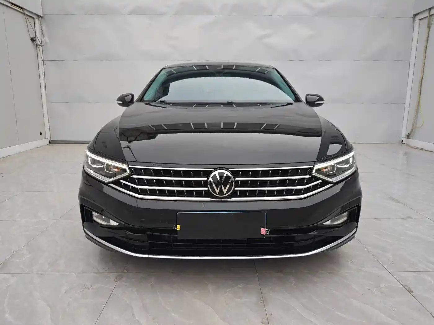 Volkswagen Magotan 2023 Model 2 Million Commemorative Edition 330TSI DSG Luxury фото 2