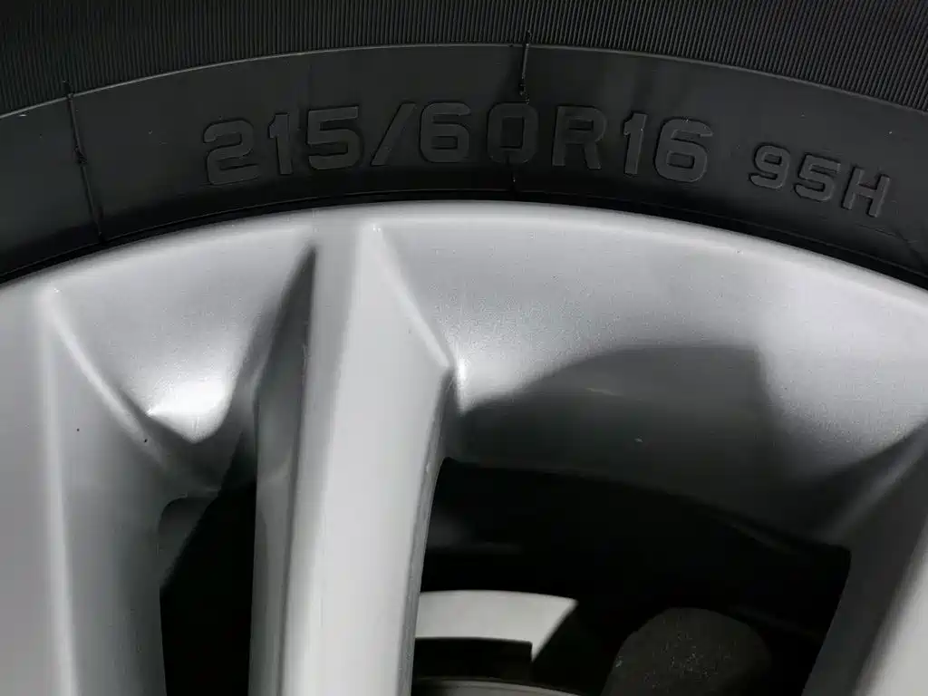 Фото 24 - Honda Vezel