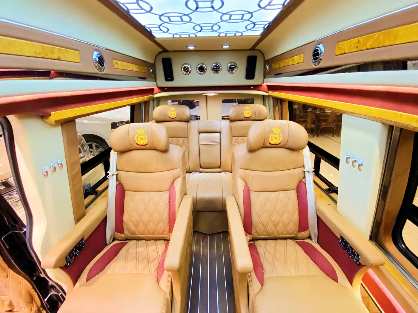 GMC Savana 2016 5.3L G550S 4WD Prestige Edition фото 23