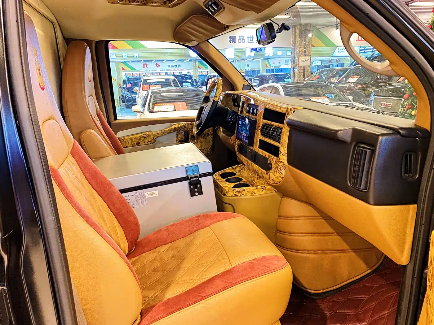 GMC Savana 2016 5.3L G550S 4WD Prestige Edition фото 13