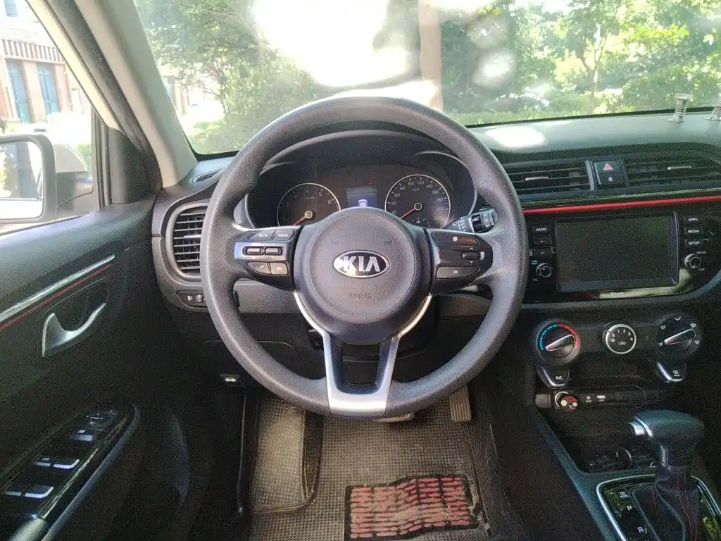 Kia KX CROSS 2018 2017 1.4L AT GLS