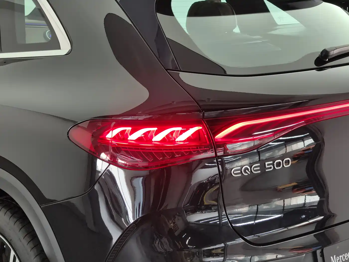 MERCEDES-BENZ EQE SUV