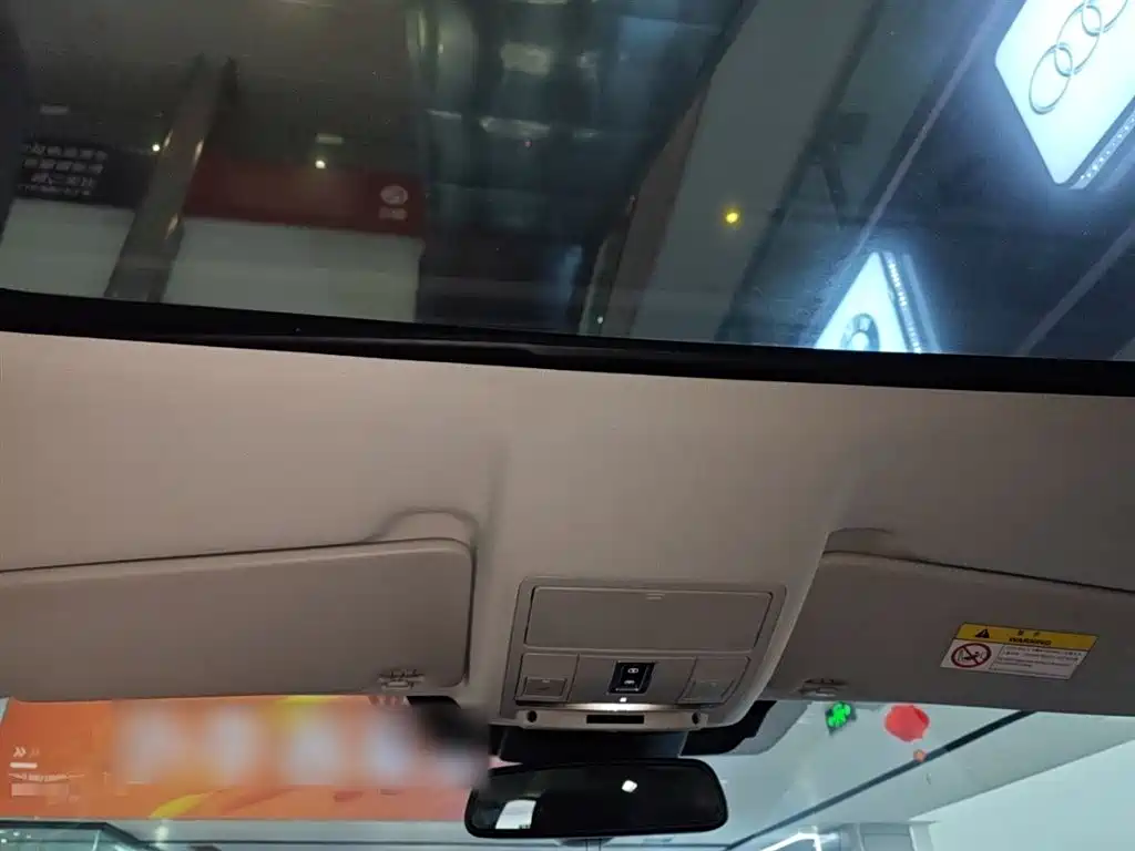 Land Rover Discovery Sport 2019 240PS SE Dynamic Edition China VI фото 18