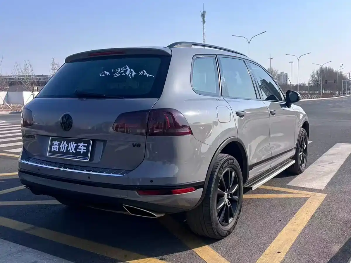 VOLKSWAGEN TOUAREG
