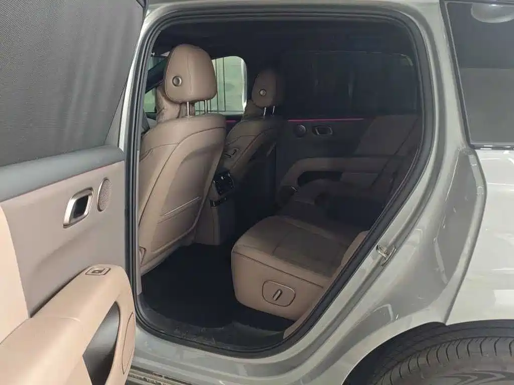 Li Auto i6 2026 2025 2WD Base Model