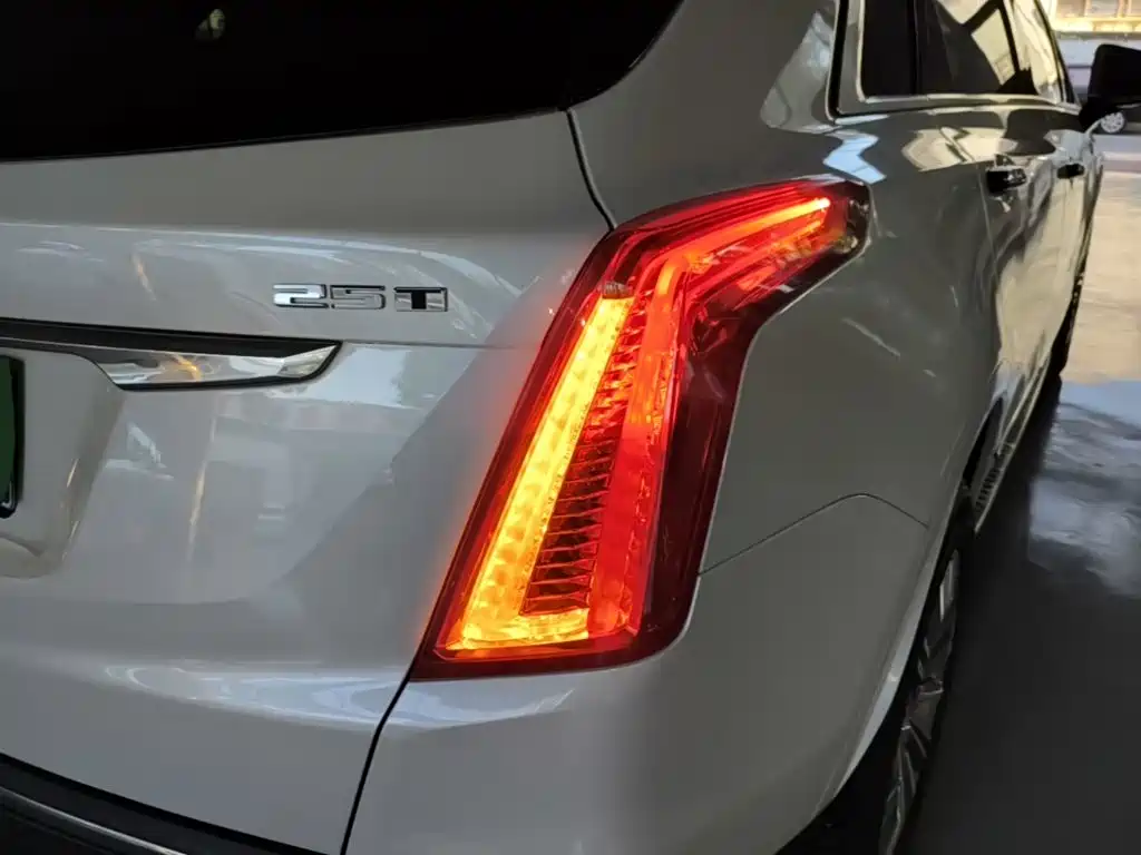 Cadillac XT5 2017 2016 25T Luxury Model
