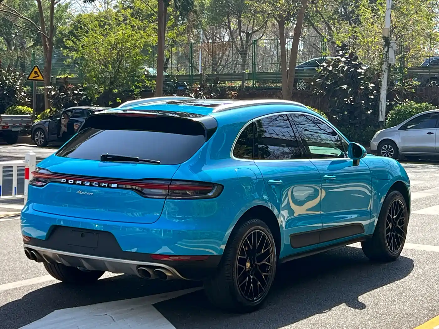 PORSCHE MACAN