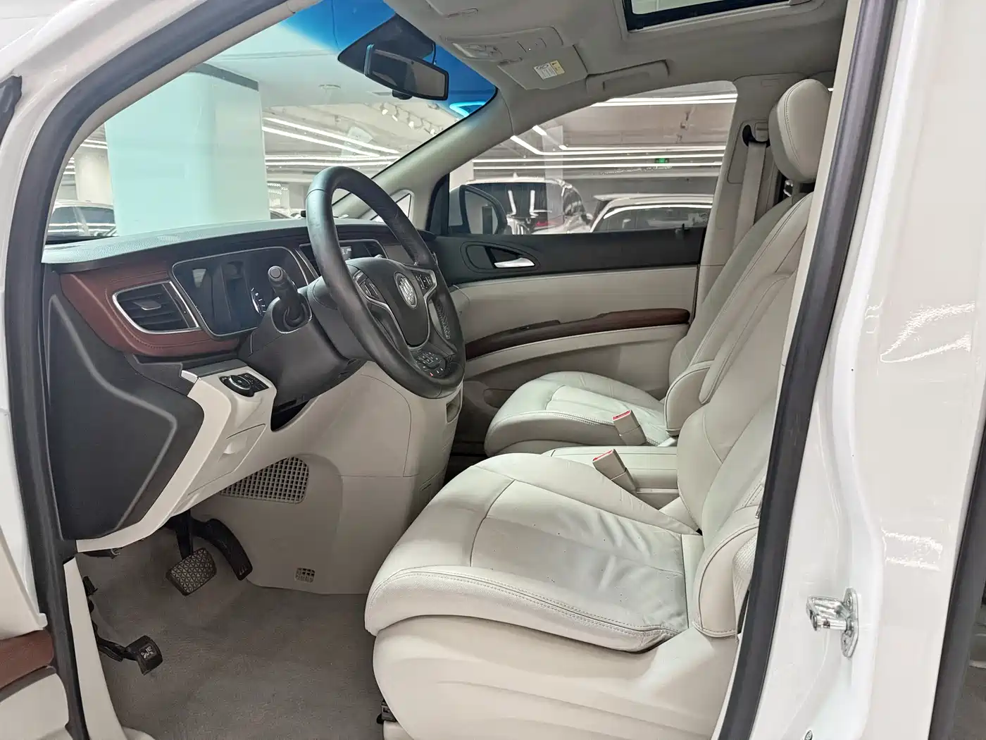 Buick GL8 2018 28T Luxury Model China VI фото 4